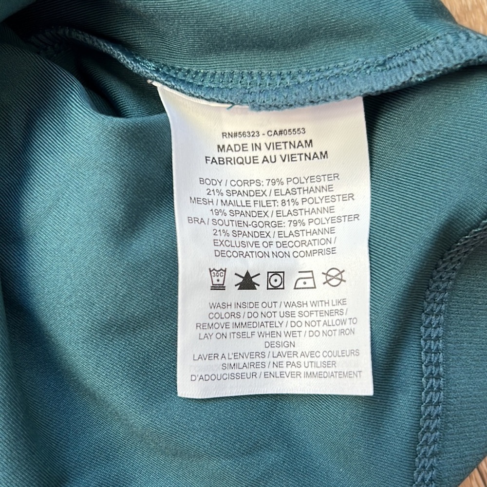 NWT Nike Dry Tight Fit Women’s Green Athletic Sports Bra Crop Top Size 2X - Picture 13 of 16